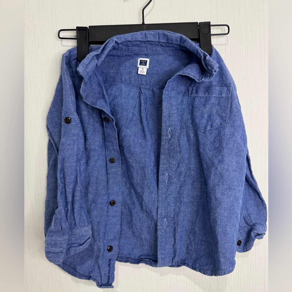 Janie & Jack Boys Chambray Blue Button Up. Size 3. No flaws noted.